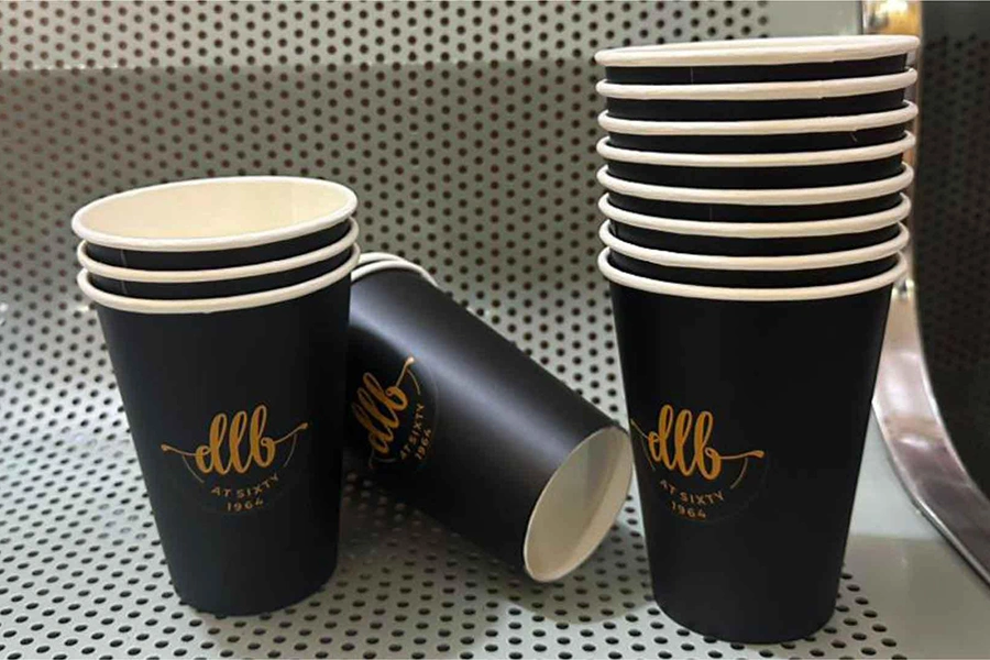 لیوان کاغذی نسبت به سایر لیوان های یکبار مصرف مزایای قابل توجهی دارد