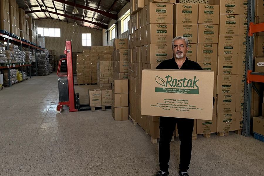 کارگران زحمتکش رستاک در حال خدمت رسانی